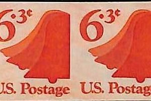 94800d -  USA - STAMPS - SC #  1518b   IMPERF PAIR - MNH  Bells