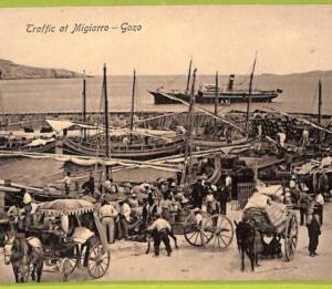 af2185 - MALTA - VINTAGE POSTCARD - Gozo - Traffic at Migiarro