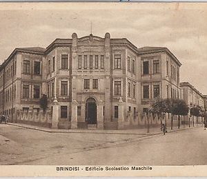 43916   CARTOLINA d'Epoca - BRINDISI Città - SCUOLA 1931