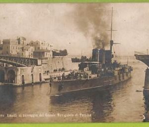 af7990 - VINTAGE POSTCARD  - 1915 - Italian cruiser Amalfi  Navi  TARANTO