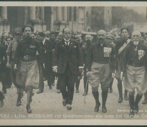 LIB147 - CARTOLINA d'Epoca FOTOGRAFICA Propaganda  - PNF  Adunata NAPOLI  Benito