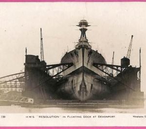 af8072  - VINTAGE POSTCARD Ansichtskarten -  Ship H.M.S."Resolution" Navi