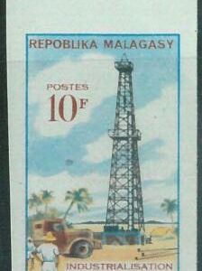 88681 - MADAGASCAR - STAMPS: Yvert  374 - IMPERF non denteles PETROL Oil