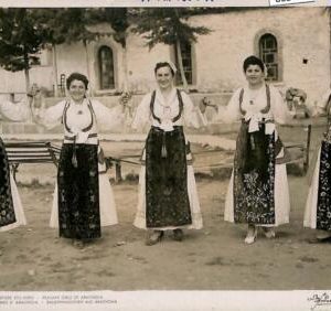 ac8456 - GREECE - VINTAGE POSTCARD - Arachova, Ethnic