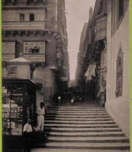 ac9323 - MALTA - VINTAGE POSTCARD - A Street of Steps
