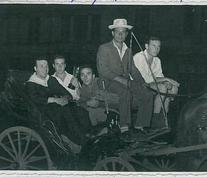 CARTOLINA d'Epoca ROMA - Fotografica: VINCITORI GARA SPORTIVA?? 1949 - Bella!