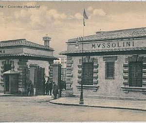 CARTOLINA d'Epoca ROMA - Caserma MUSSOLINI