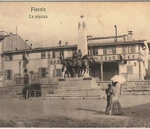 49616  CARTOLINA d'Epoca - FIRENZE provincia - FIESOLE: La Piazza