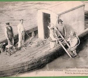 ah2924 - FRANCE - VINTAGE POSTCARD - Saint Nazaire DIVER Boat