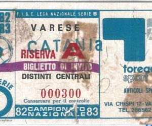 69692  - Vecchio  BIGLIETTO PARTITA CALCIO - 1982 / 1983 : VARESE /  CATANIA