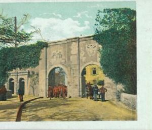 92306 -  GIBRALTAR - VINTAGE   POSTCARD -  SOUTHPORT GATE