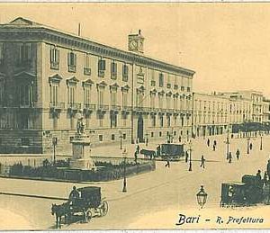 34333  CARTOLINA d'Epoca BARI Città  - Reale Prefettura
