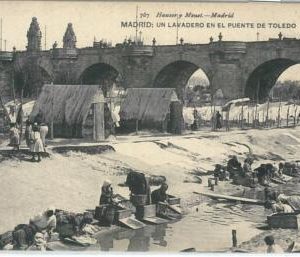 71769 - VINTAGE POSTCARD - SPAIN: Madrid - LAVANDERO en el PUENTE TOLEDO