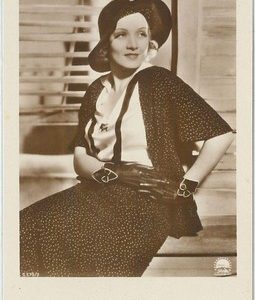 61977 - VINTAGE POSTCARD - CINEMA, Marlene Dietrich