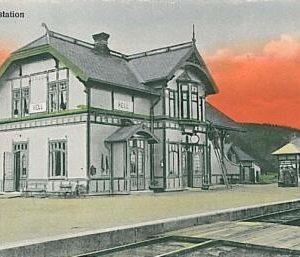 12045 - VINTAGE POSTCARD: NORWAY: HELL Stjørdal - TRAIN STATION