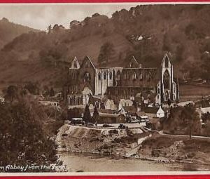 ai0180 -  GREAT BRITAIN - VINTAGE POSTCARD - Tintern Abbey