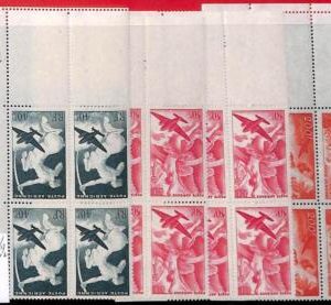 94826 - FRANCE - STAMPS -  Yvert # AIRMAIL 16/17 + 19 - blocks of 4 coin datee