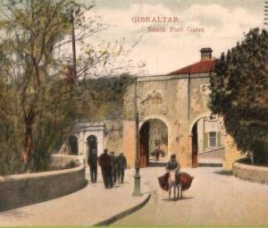 ac6281  - GIBRALTAR - VINTAGE   POSTCARD -  South Port Gates