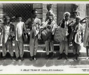 ae9211 -  PAKISTAN -  VINTAGE POSTCARD - Karachi - Ethnic