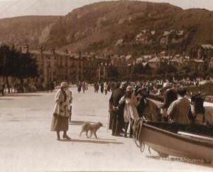 ac4894 - GB  -  VINTAGE POSTCARD:  Llandudno WALES