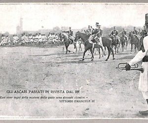 ab0464 - CARTOLINA D'EPOCA - ROMA Città : Gli ascari passati in rivista dal re