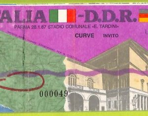C2584- Vecchio BIGLIETTO PARTITA CALCIO 1987 ITALIA VS D.D.R.
