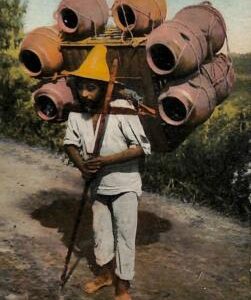 ac1724 - MEXICO -  Vintage Postcard  - Selling Ollas  ETHNIC
