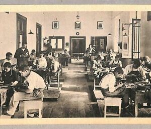 ab0316 - VINTAGE POSTCARD - ROME City: Shoemakers School