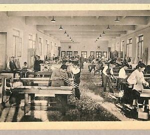 ab0285 - VINTAGE POSTCARD - ROME City: Carpenters School