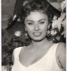 ad8901  -  VINTAGE POSTCARD - CINEMA -  Sofia Loren ITALY