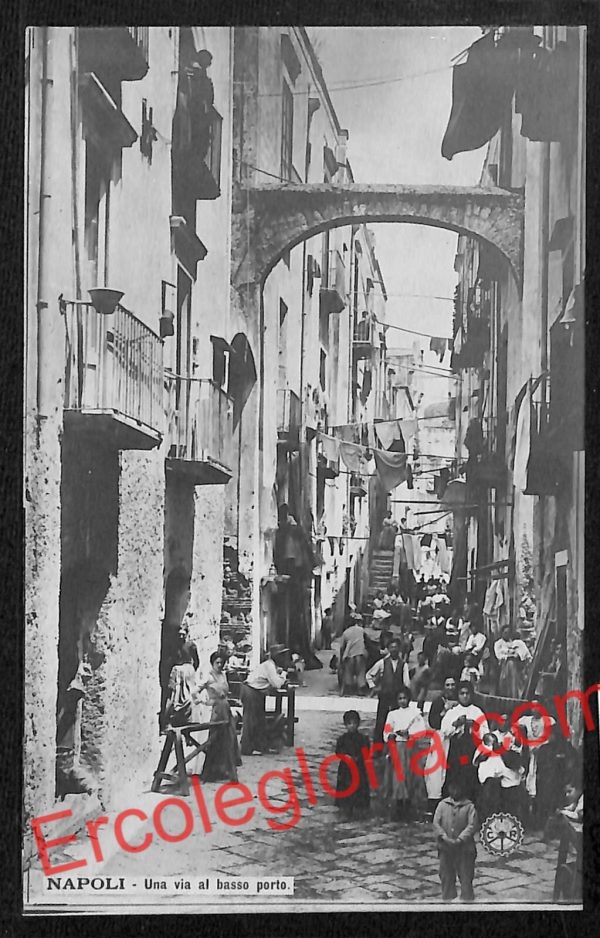 ah3475 - CARTOLINA D'EPOCA - Napoli Citta - Una via al basso porto