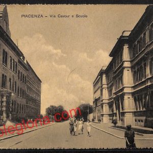 ah7433 - CARTOLINA D'EPOCA - Piacenza Città - Via Cavour e Scuole