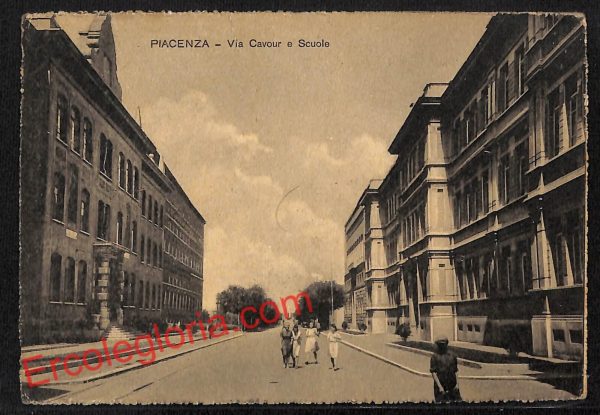 ah7433 - CARTOLINA D'EPOCA - Piacenza Città - Via Cavour e Scuole