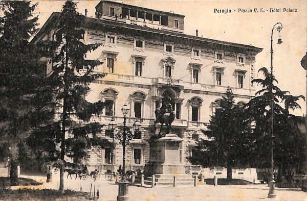 ab8851 - CARTOLINA  D'EPOCA - Perugia Città - Piazza V. E.  HOTEL PALACE