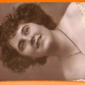 AA8644 -VINTAGE POSTCARD - CINEMA ACTRESS : RETA WALTER