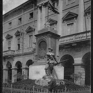 ad9858 - CARTOLINA  D'EPOCA - Aosta Città - Monumento ai Caduti