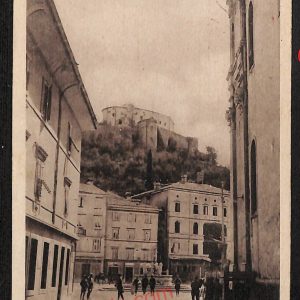 ag1655 - CARTOLINA D'EPOCA - Gorizia Città - La via delle Scuole e il Castello