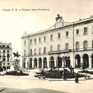 ab8849-CARTOLINA  D'EPOCA -Perugia Città-Piazza V. E. e Palazzo della Prefettura