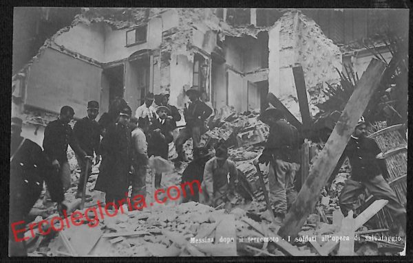ag8578 - CARTOLINA D'EPOCA - Messina Città - I Soldati all' opera di salvataggio
