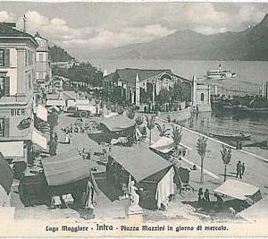 27617  CARTOLINA d'Epoca VERBANIA provincia : Intra 1925 : MERCATO!
