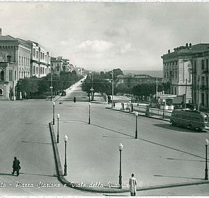 28871  CARTOLINA d'Epoca AGRIGENTO - PIAZZA STAZIONE 1956