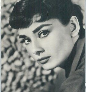 78748 - VINTAGE POSTCARD - CINEMA: Audrey Hepburn