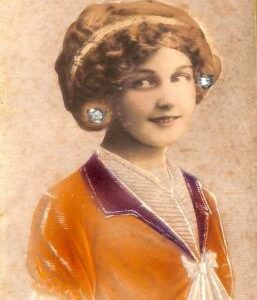 ab6707 - VINTAGE POSTCARD - Glamour Ladies - EMBOSSED Christal earrings!