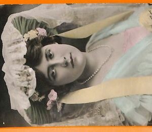 AA8522- VINTAGE POSTCARD - CINEMA ACTRESS: LILY HANBURY