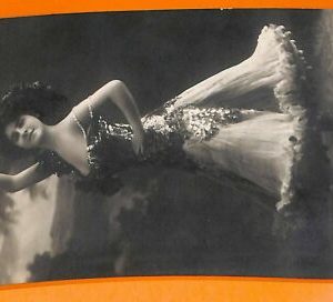 AA8408- VINTAGE POSTCARD - CINEMA ACTRESS: GUDRUN HILDEBRANDT