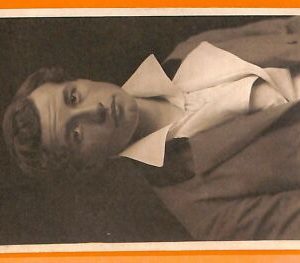 AA8484 - VINTAGE POSTCARD - CINEMA ACTOR: JULIE LAURBERG