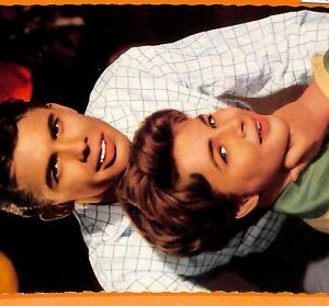 AA8326 - VINTAGE POSTCARD - CINEMA ACTORI : CONNY FRBOESS AND PETER KRAUS