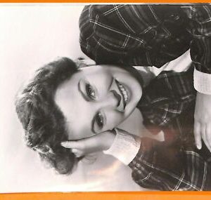 AA8491- VINTAGE POSTCARD - CINEMA ACTRESS: JEAN SIMONS