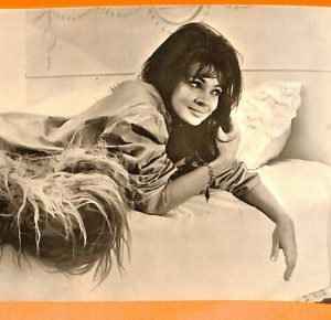 AA8370- VINTAGE POSTCARD - CINEMA ACTRESS: EWA KRZYZEWSKA