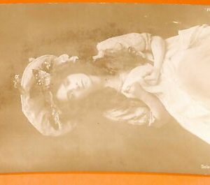 AA8352- WEINLESE-POSTKARTE – KINOSCHAUSPIELERIN: DAISY JEROME